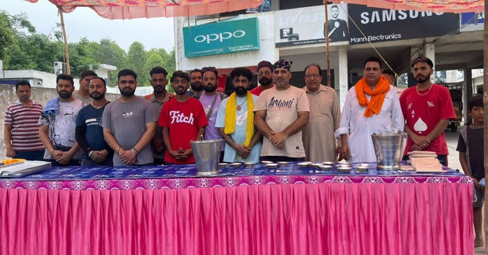 Kheer langar of Bhole Nath ji was installed at Adda Tutomzara